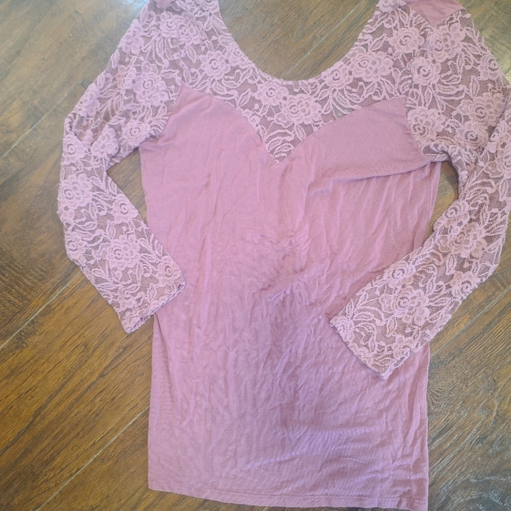 BKE Buckle Lace Sleeve Top